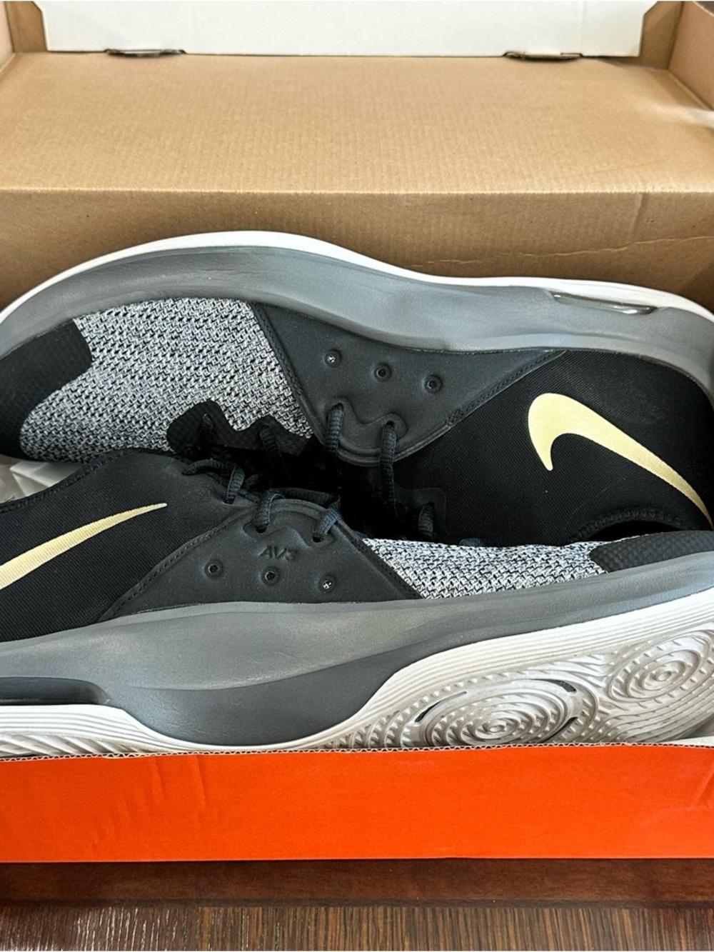 Nike Air Versitile 3 Mens Size 15 Black Gray Athletic Basketball Shoes Sneakers